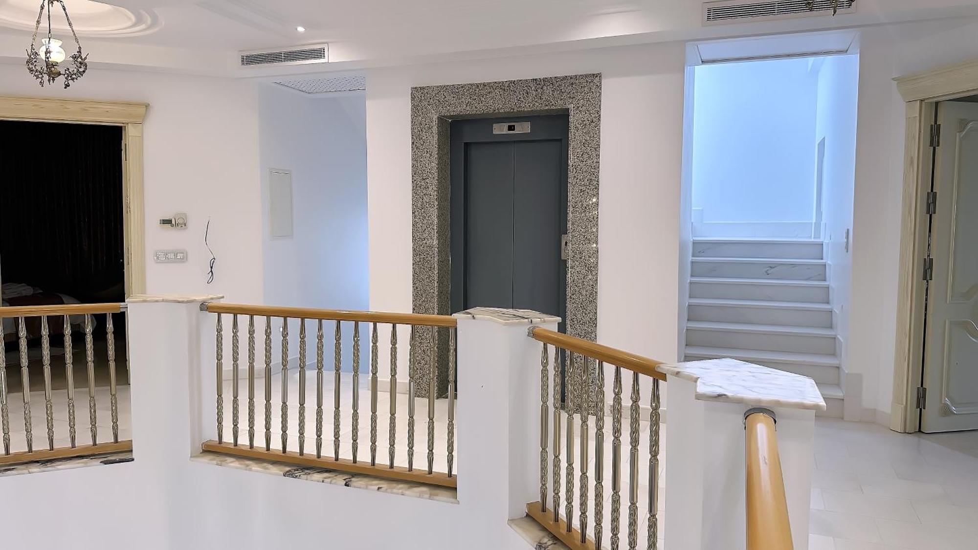 L'orchidee - De Luxe Avec Piscine Chauffee, Ascenseur Privatif Et Vue Sur Le De Villa Tunis